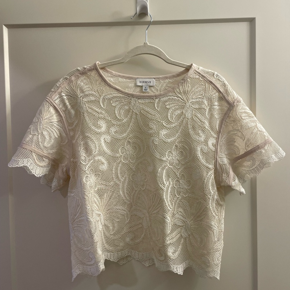 Evereve cream lace cropped top